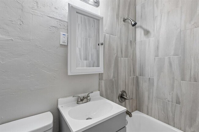 Building Photo - 510 N Marshall Dr