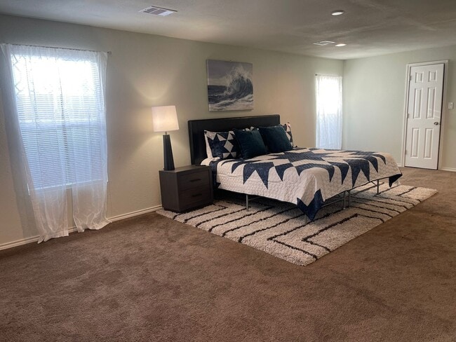 Building Photo - 2010 Caplin St