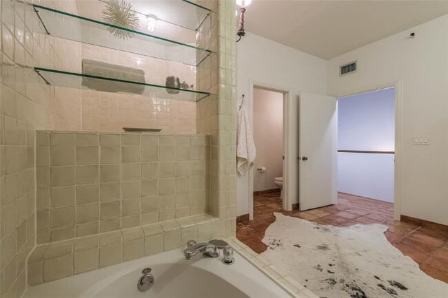 Building Photo - 1025 Shepherd-ID551.8