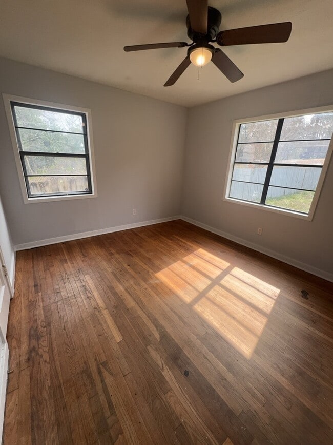 Building Photo - 320 Lawrence Rd