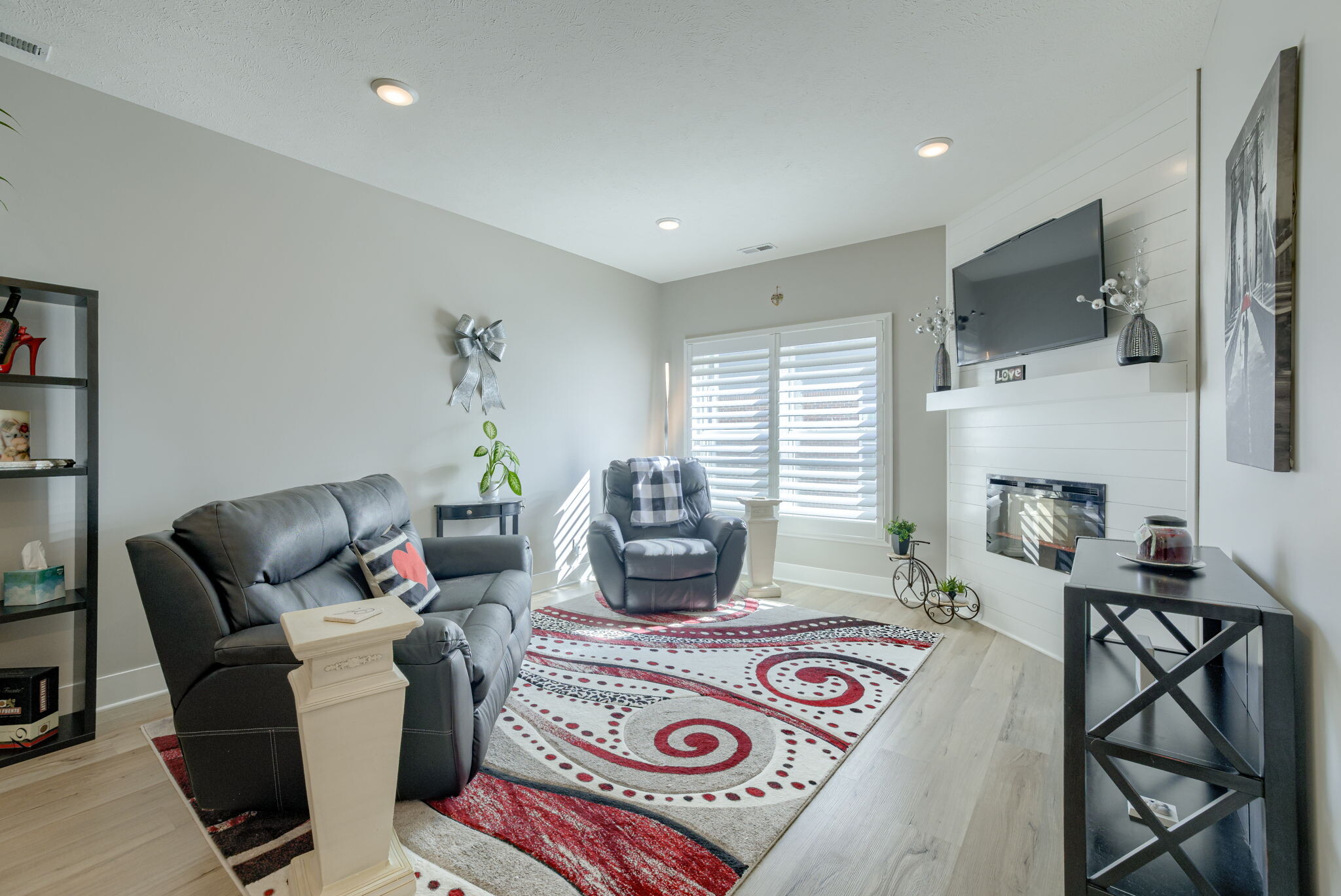 Natural Light/Shutter blinds - 1903 S 7th St