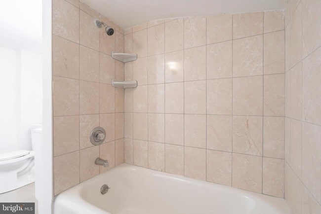 Building Photo - 329 Hillcrest Ave