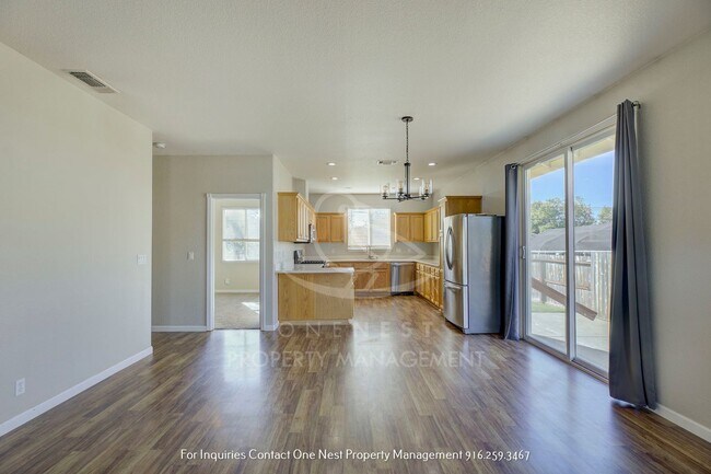 Building Photo - 3 bedroom, 2 bathrooms, 2 car garage