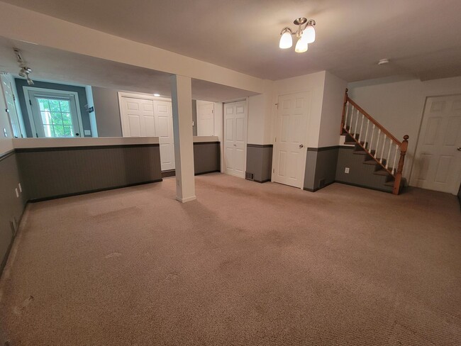 Building Photo - Beautiful Single-Family Home Litchfield NH for Rent