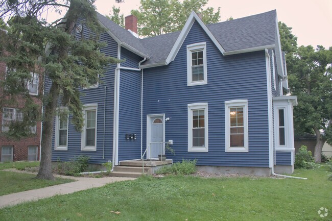 Building Photo - 304 W Columbia Ave