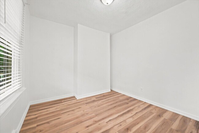 Building Photo - 5135 Folsom St