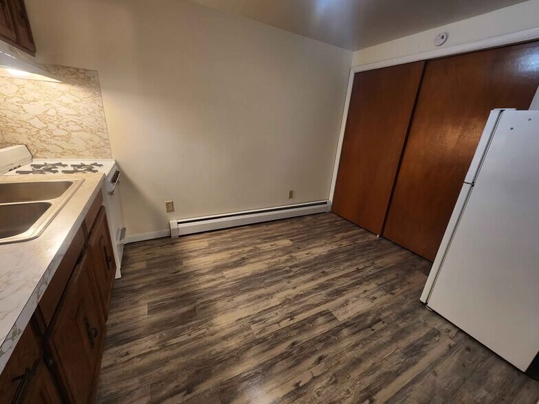 Building Photo - 430 Jordan Ave