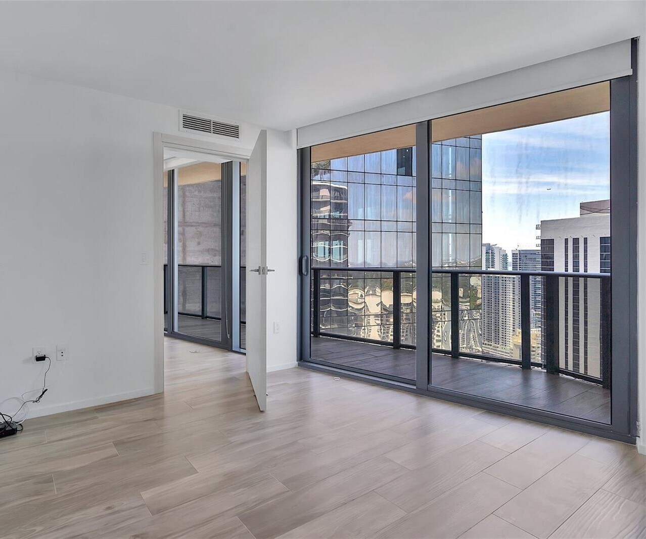 Building Photo - 801 S Miami Ave