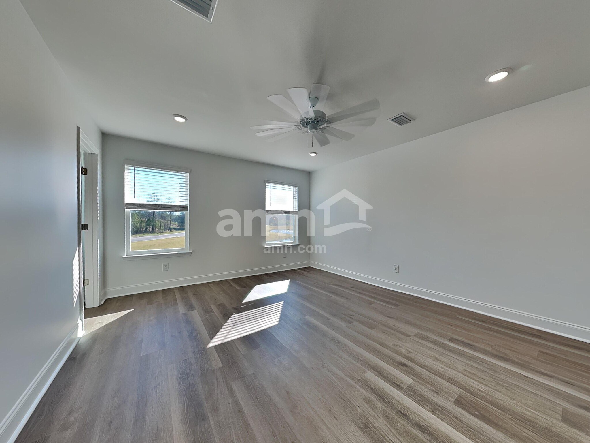 Building Photo - 5500 Front St