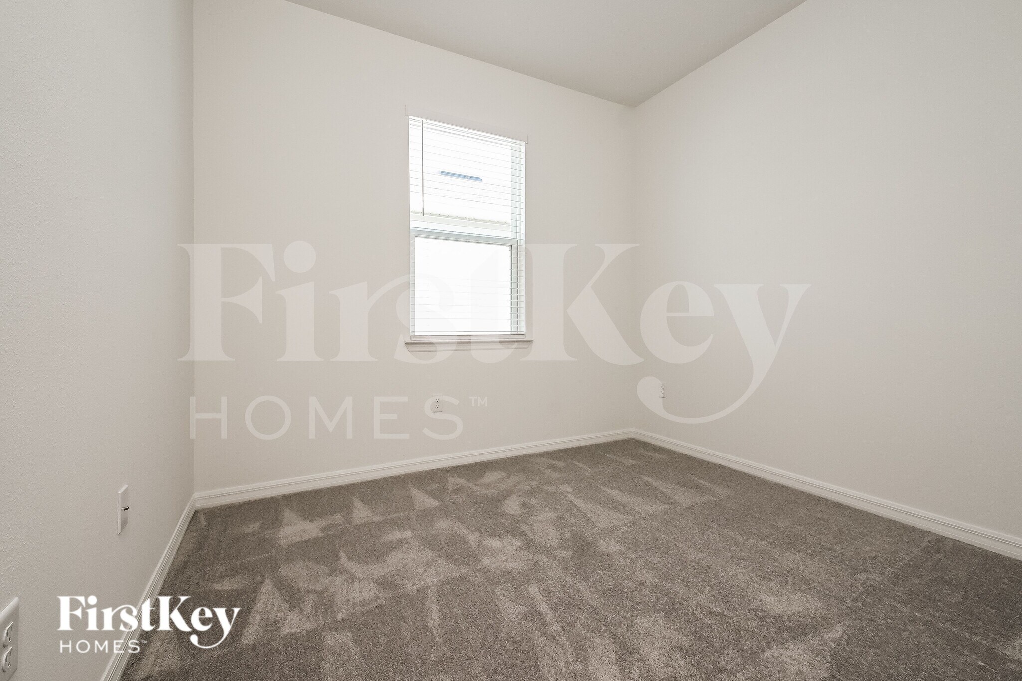 Building Photo - 564 Crown Rose Dr