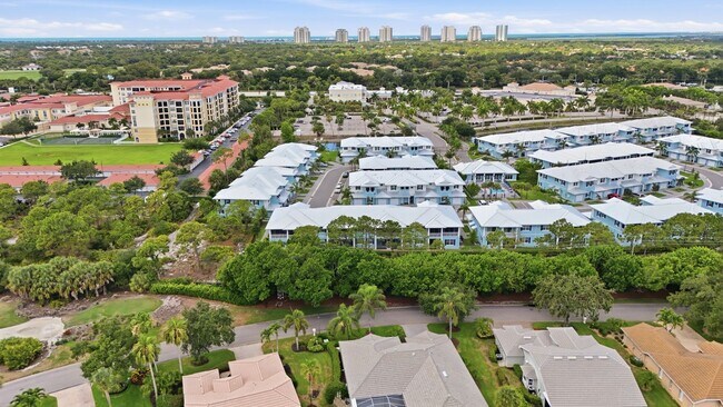 Building Photo - Fully Furnished 3 Bedroom, 3.5 Bath Townhome