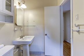 Building Photo - 4 Bedroom 3.5 Bathroom - Van Ness/Tenleytown Semi Detached Home - Attached 1 Car Garage