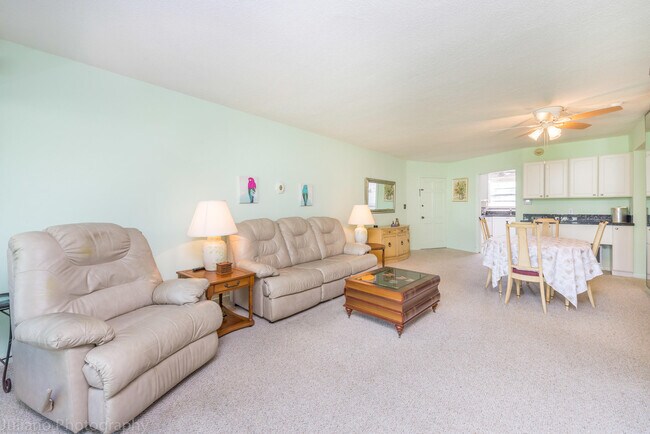 Building Photo - 331 Tequesta Dr