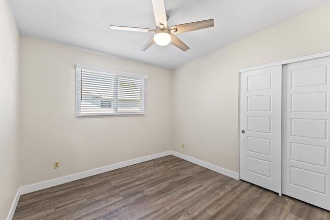 Building Photo - 1135 E Palmcroft Dr