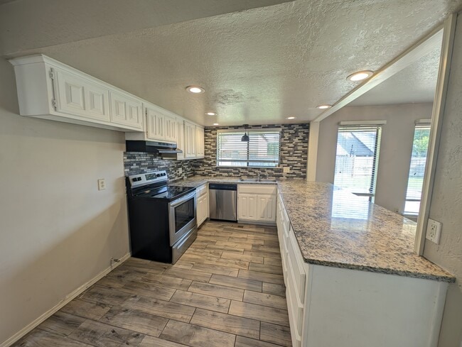 Building Photo - 8440 E 64th Pl