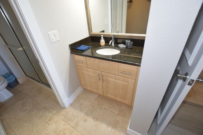 Building Photo - 270 E Flamingo Rd