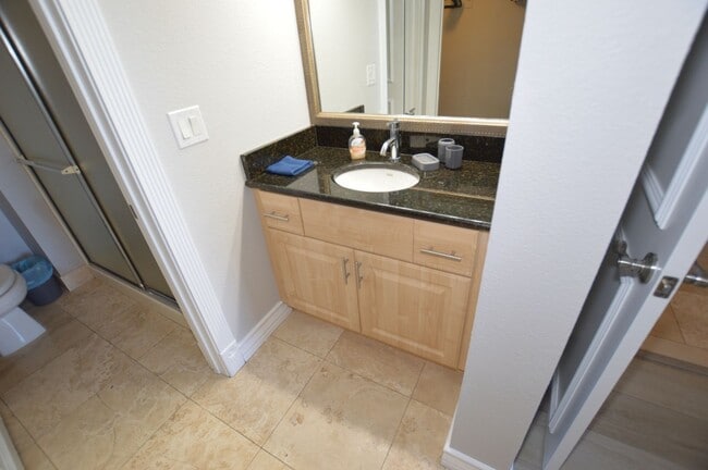 Building Photo - Meridian Furnished 2 Bd / 2 Ba Luxury Condo