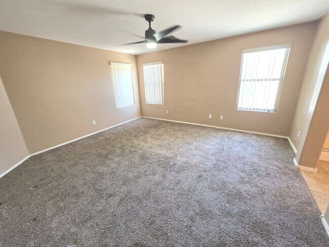 Building Photo - San Tan Heights