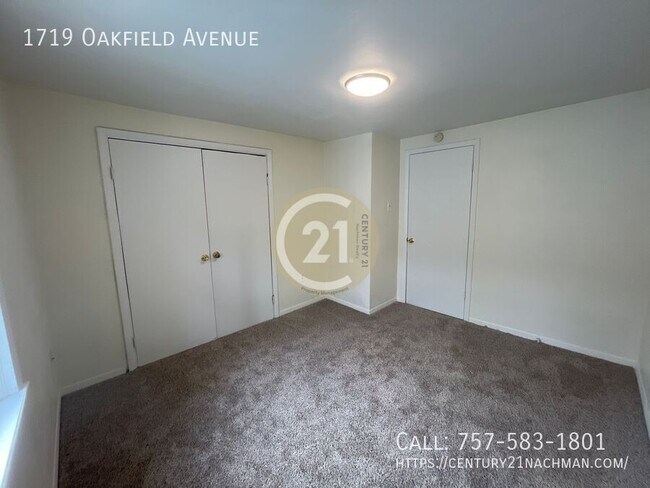 Building Photo - 1719 Oakfield Ave