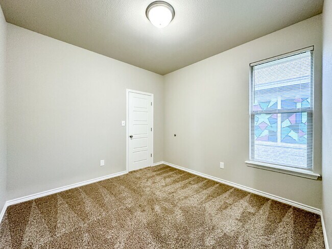 Building Photo - Newer Built 3/2/2 in Frenship ISD!
