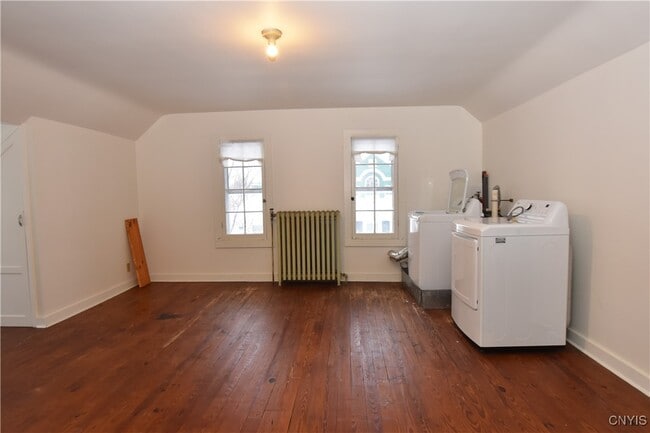 Building Photo - 2318 Genesee St