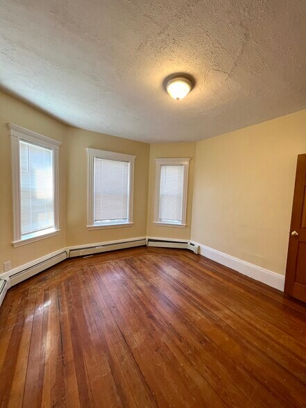 Building Photo - 225 Holland St
