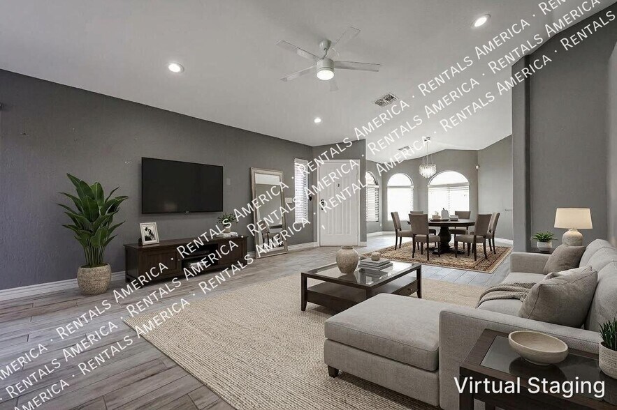 Building Photo - 4524 E Glenhaven Dr
