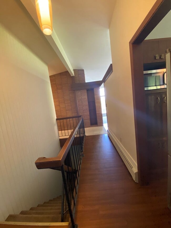 Building Photo - Stunning 3 bed, 2 bath home in historic Ro...