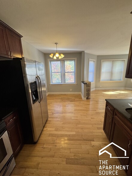 Building Photo - 2901 N Kolmar Ave