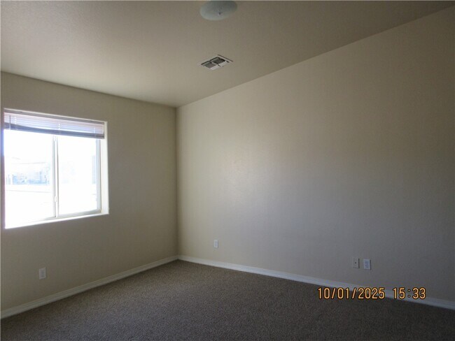 Building Photo - 3156 Gordon Dr
