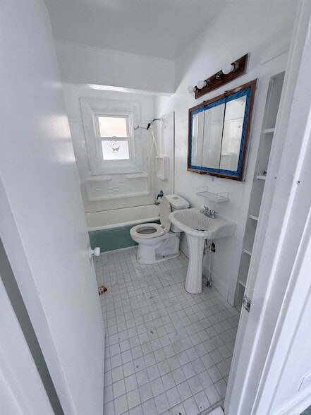 Building Photo - 836 Victoria Ave