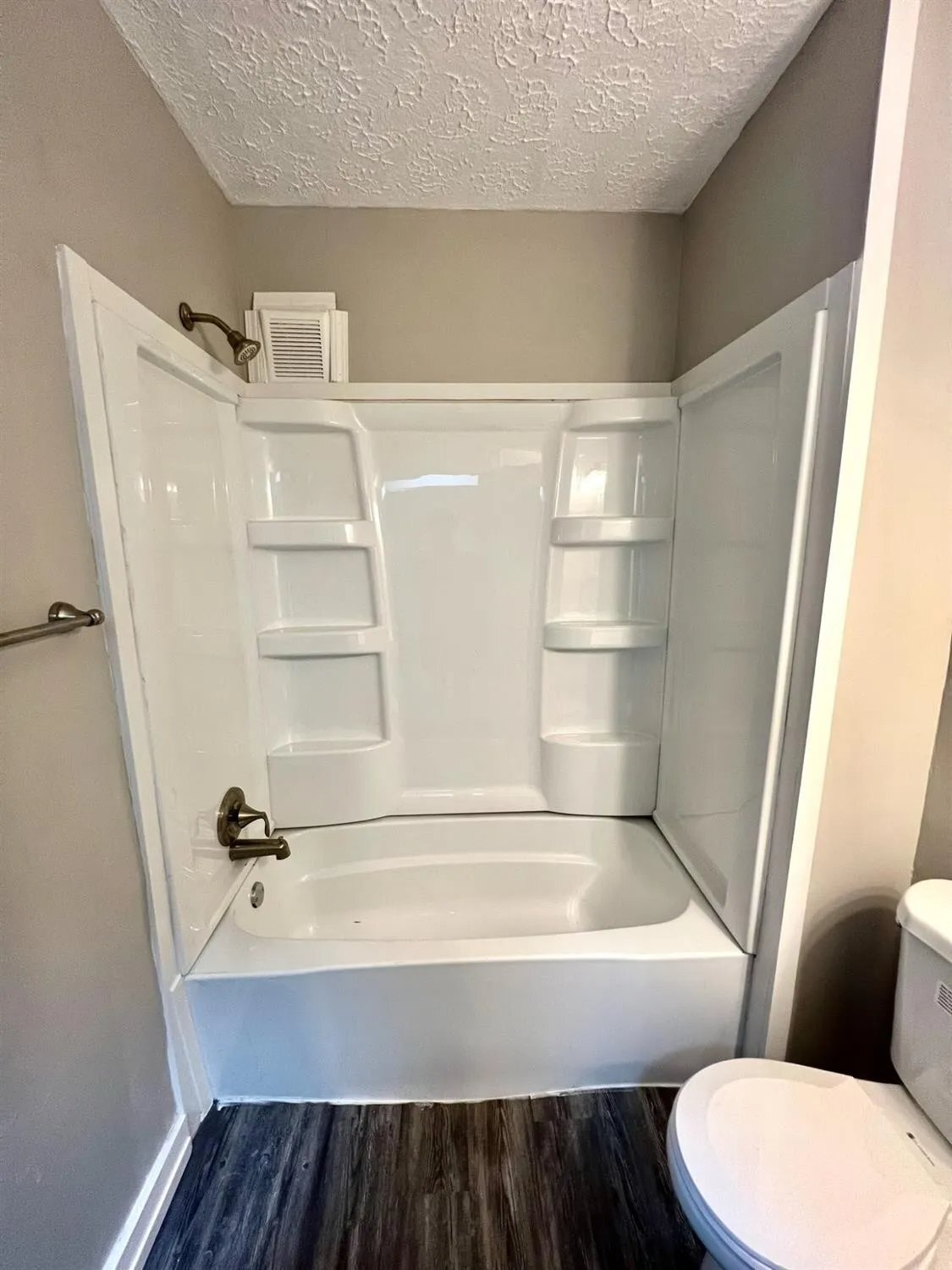 Building Photo - 1823 Sundale Ave