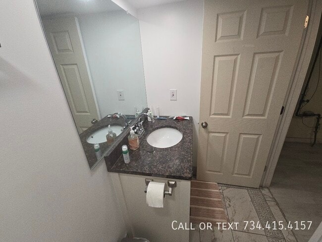 Building Photo - 818 Packard St