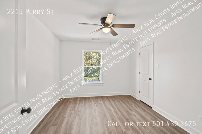Building Photo - 2215 Perry St