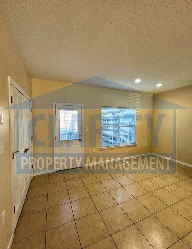 Building Photo - Two bedroom townhome in North Cleveland