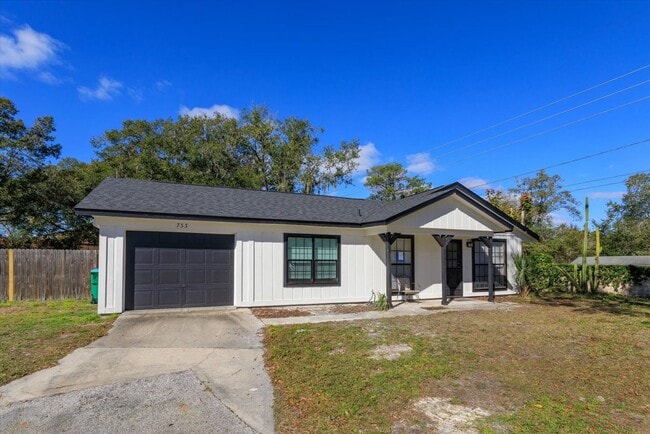 Building Photo - Chic 3-Bed Remodel with Pool in Elite School Zone