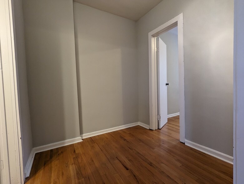 Building Photo - 618 W Patterson