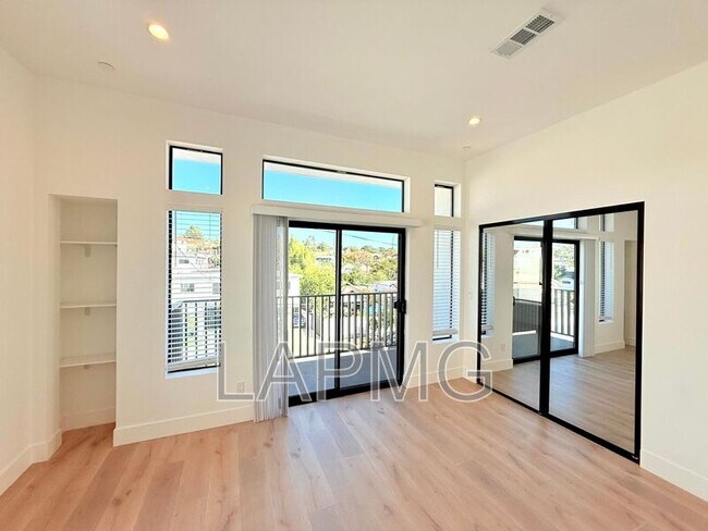 Building Photo - 3414 London St