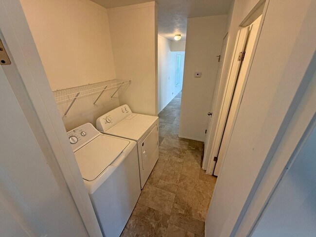 Building Photo - 2501 N Apperson Way