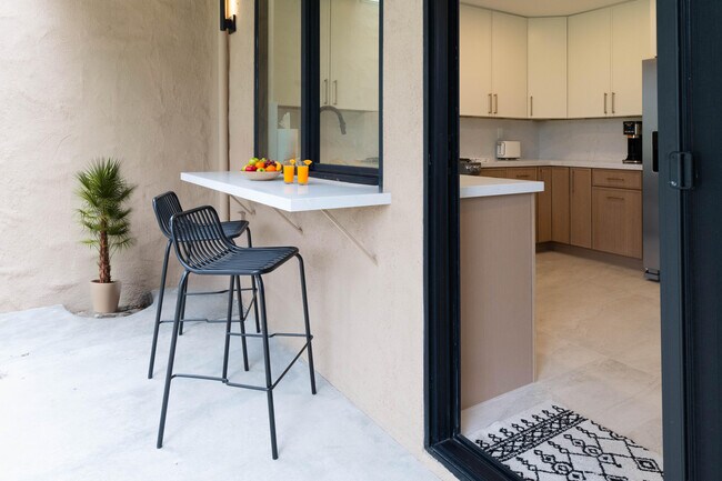 Building Photo - 179 Gran Via