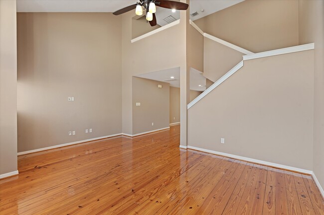 Building Photo - 2922 Crawford St