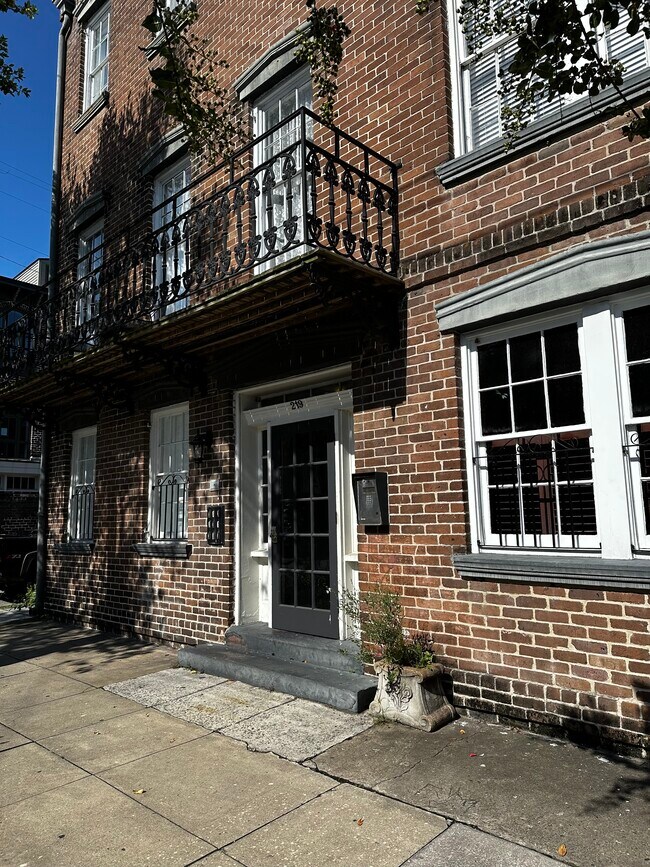 Building Photo - 219 Abercorn St