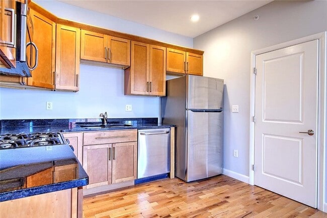 Building Photo - 400 Hope St