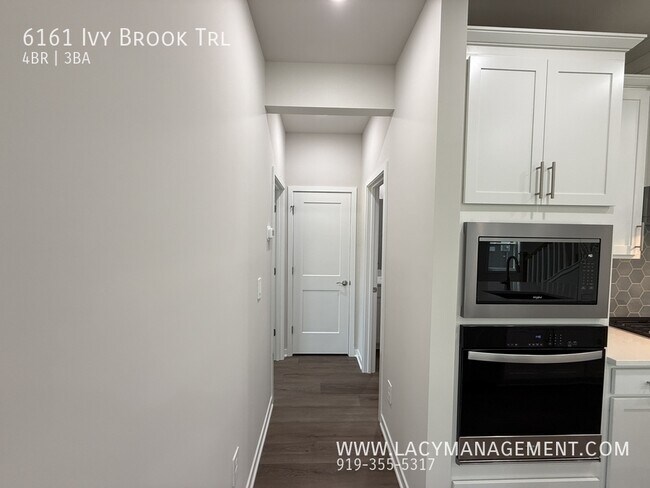 Building Photo - 6161 Ivy Brk Trl