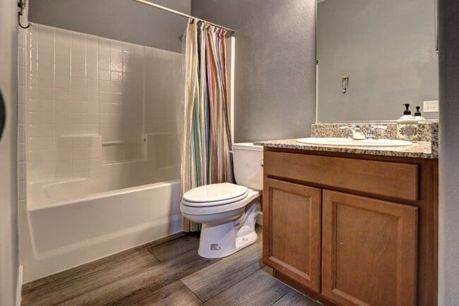 Building Photo - Immaculate 4 Bedroom Home