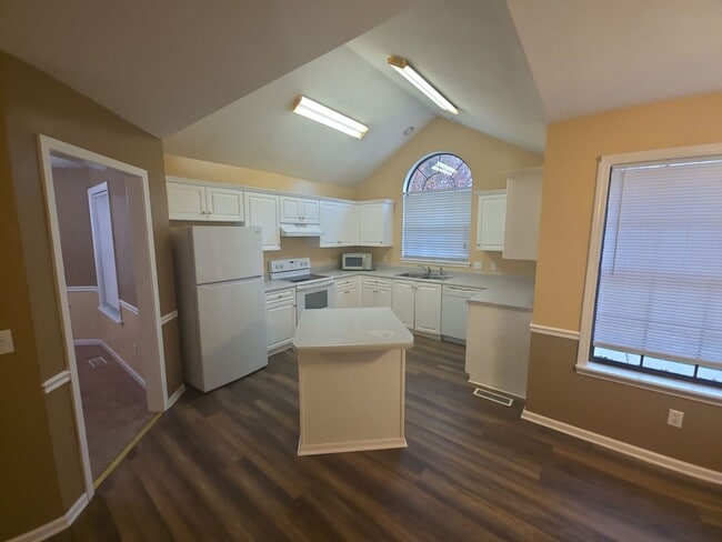 Building Photo - 2729 Churchill Dr