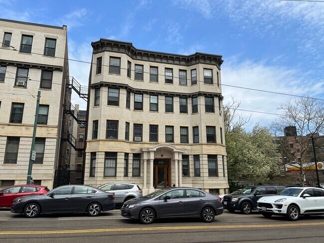 Building Photo - 324 Chestnut Hill Ave