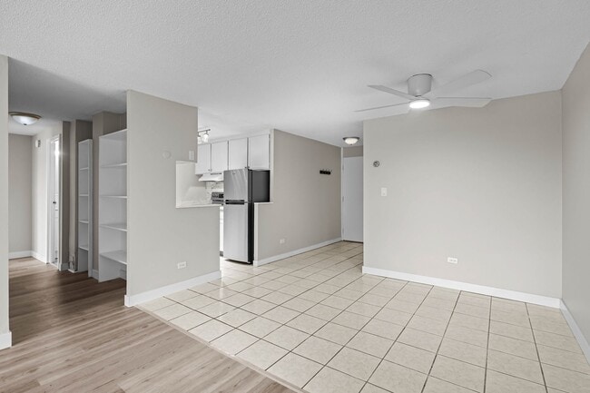 Building Photo - Updated 2-bedroom condo in Denver!