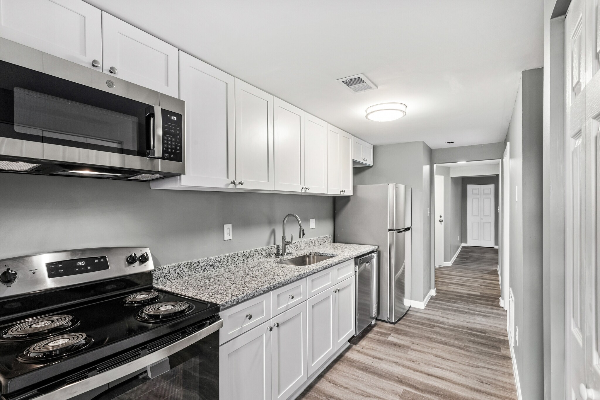 Building Photo - 5582 Pershing Ave