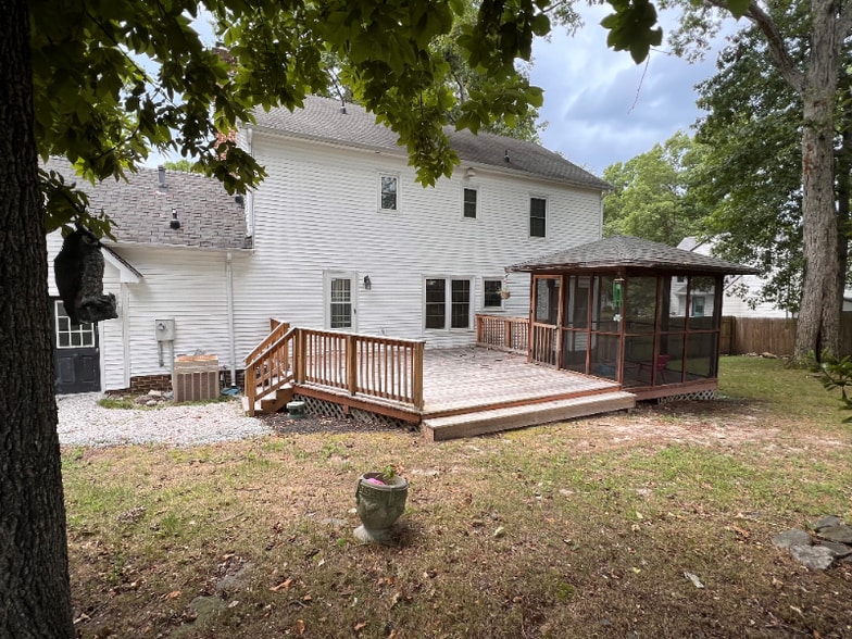 Building Photo - 10817 Crofton Rd